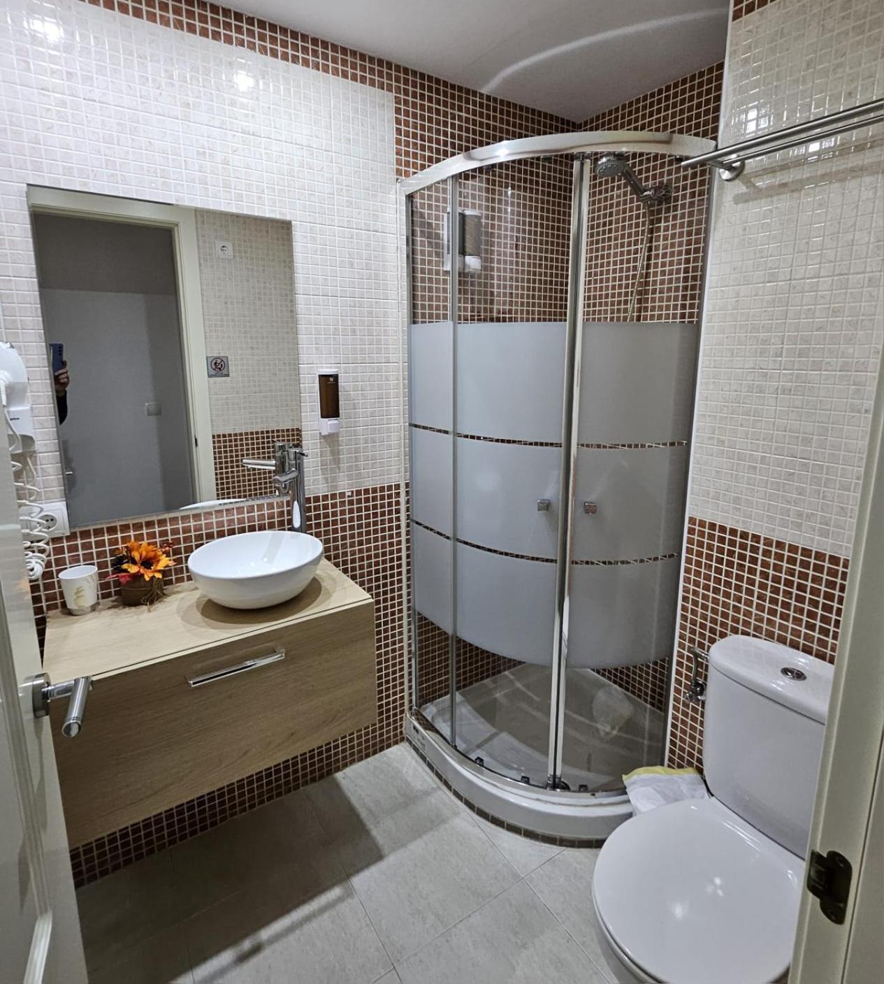 Apartamento Vilallonga Figueres  Kültér fotó